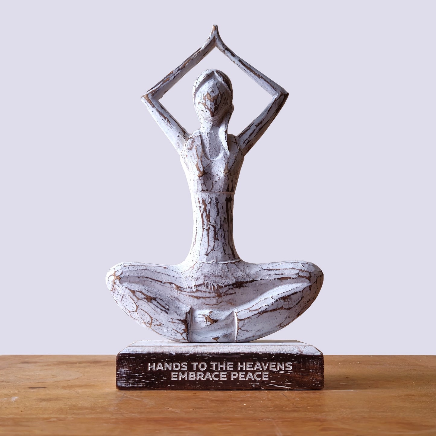 Yogastaty "Hands to the Heaven, embrace peace"