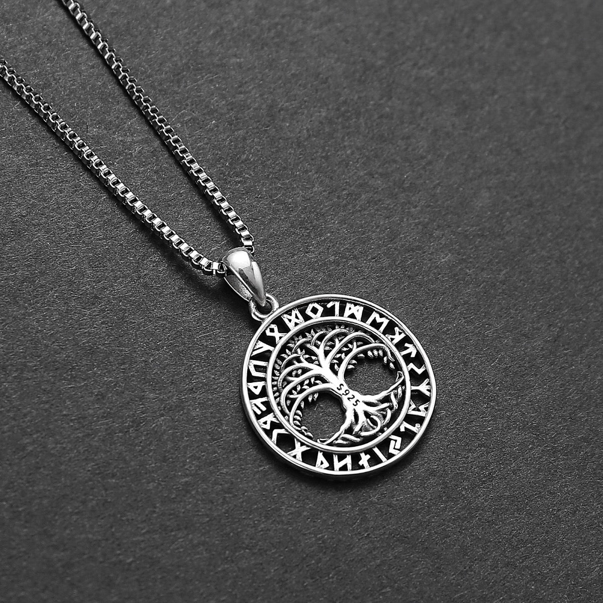Runenhalskette „Yggdrasil“ – aus 925er Sterling Silber