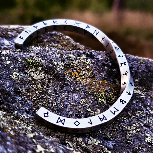Runic Bangle twisted (Bangle)