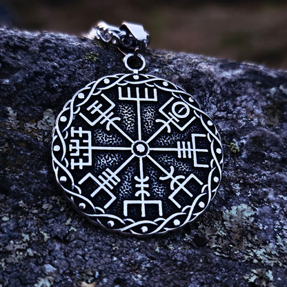 Necklace "Vegvisir classic"