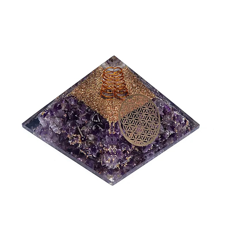 Orgonitpyramide mit Amethyst und der Blume des Lebens