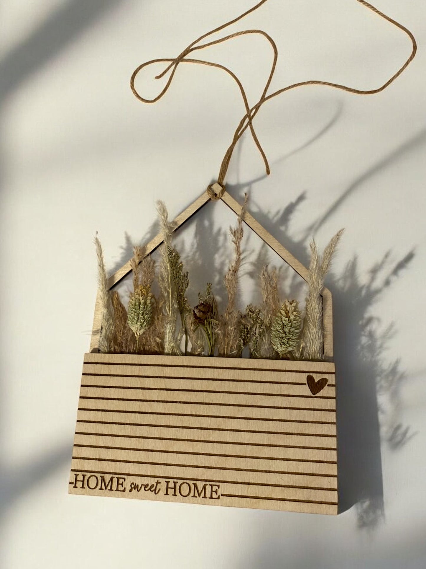 Hängehaus mit Tasche für Trockenblumen