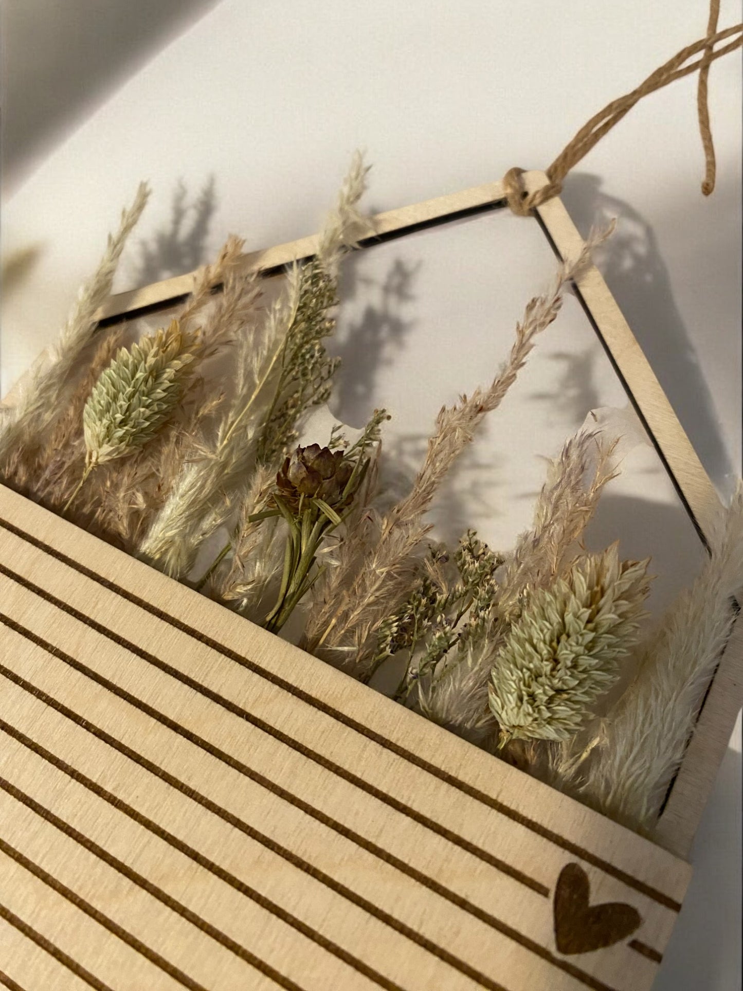 Hängehaus mit Tasche für Trockenblumen