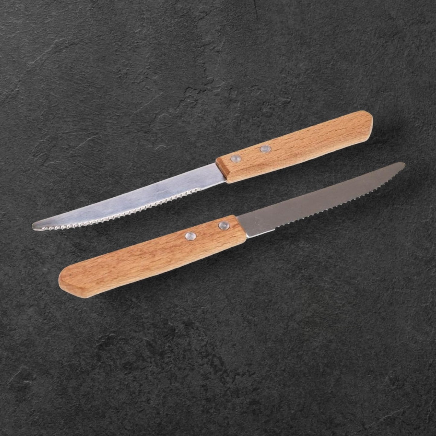 Kniv med träskaft av bok - tandad blad - 21 cm