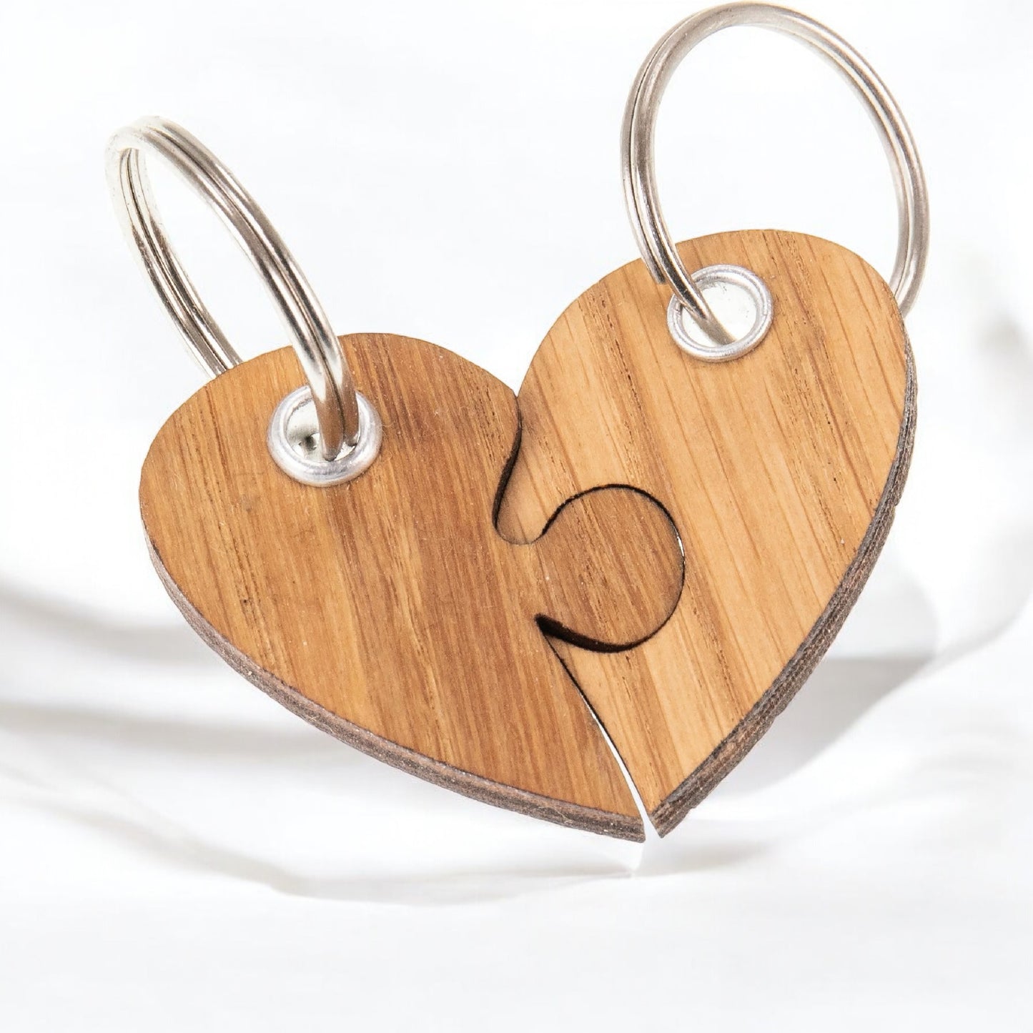 Schlüsselanhänger aus Holz - Geölte Eiche 5 mm - Herzpuzzle FSC®
