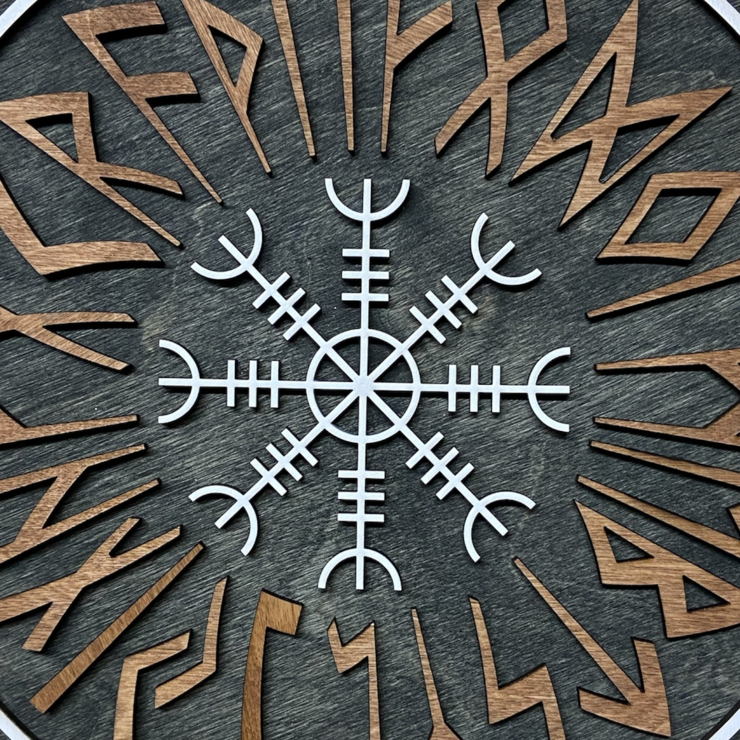 Väggdekoration – Vikingasköld med Runor & Vikingkompass 🛡️✨ - Typ 1, Vers. 3