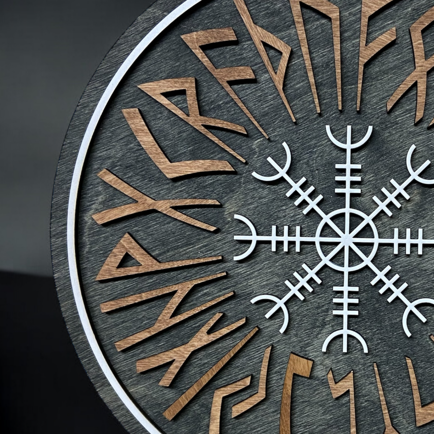 Väggdekoration – Vikingasköld med Runor & Vikingkompass 🛡️✨ - Typ 1, Vers. 3