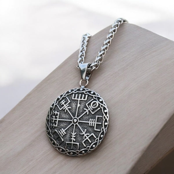 Necklace "Vegvisir classic"