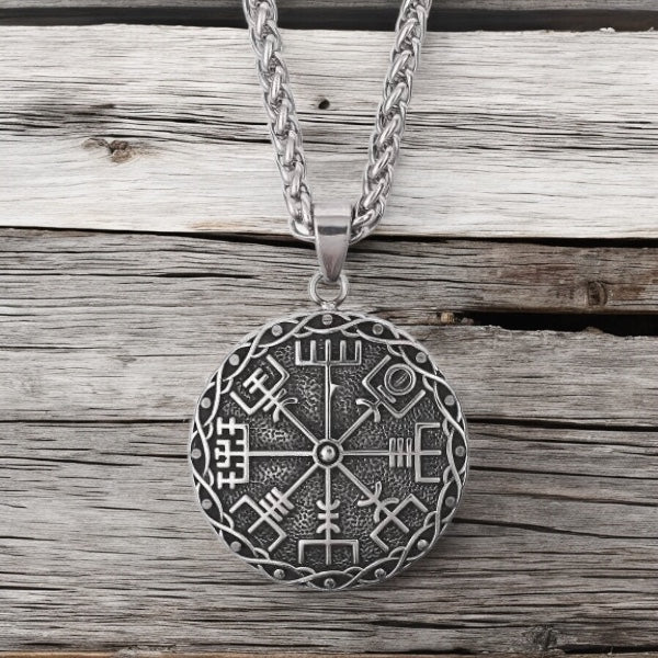 Necklace "Vegvisir classic"